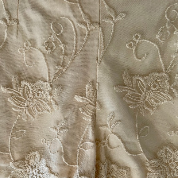 Fabulous Ivory Floral EMBROIDERED Illusion LACE Dress SHORTS Size Extra-Small - Picture 5 of 6